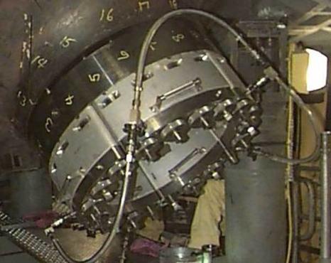 HTI primary manway tensioner in place on a nuclear steam generator